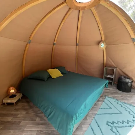 La Wigwam Bleu Du Domaine Du Pas De L'ane * Mios